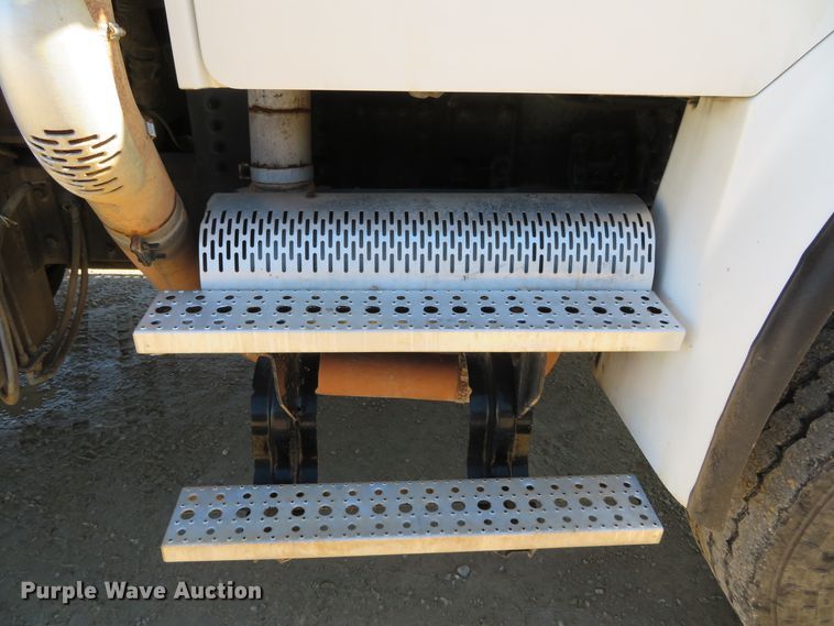 image for item DH0541 2006 Freightliner Business Class M2  digger derrick truck