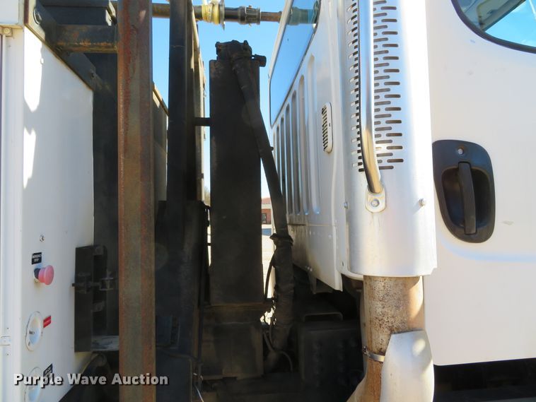 image for item DH0541 2006 Freightliner Business Class M2  digger derrick truck