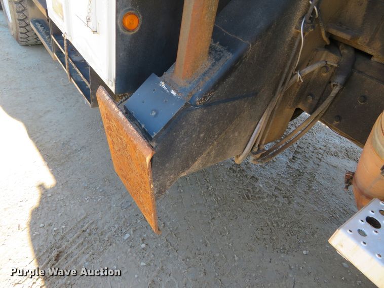 image for item DH0541 2006 Freightliner Business Class M2  digger derrick truck