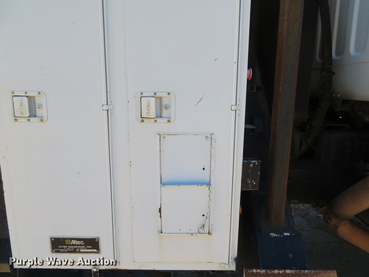 image for item DH0541 2006 Freightliner Business Class M2  digger derrick truck