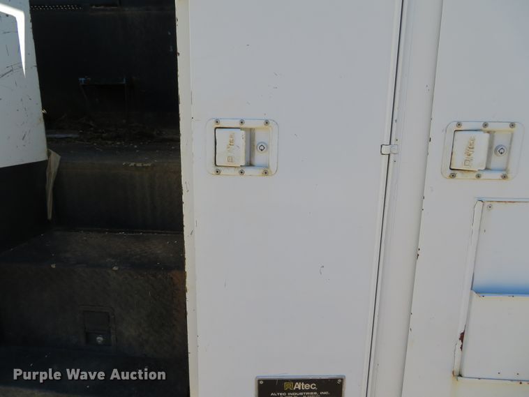 image for item DH0541 2006 Freightliner Business Class M2  digger derrick truck