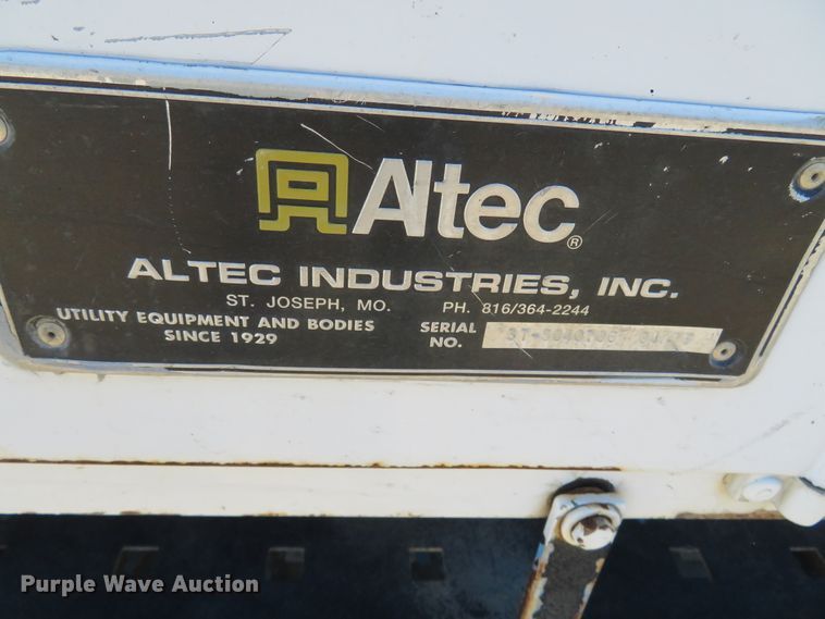 image for item DH0541 2006 Freightliner Business Class M2  digger derrick truck