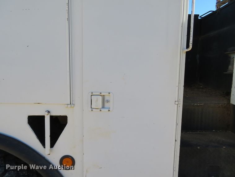 image for item DH0541 2006 Freightliner Business Class M2  digger derrick truck