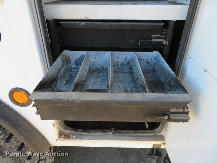 image for item DH0541 2006 Freightliner Business Class M2  digger derrick truck