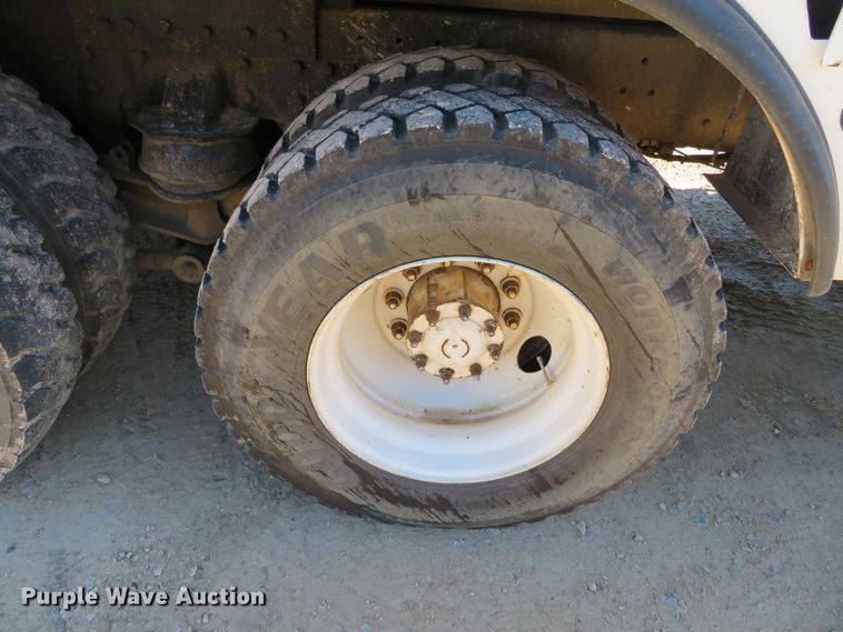 image for item DH0541 2006 Freightliner Business Class M2  digger derrick truck