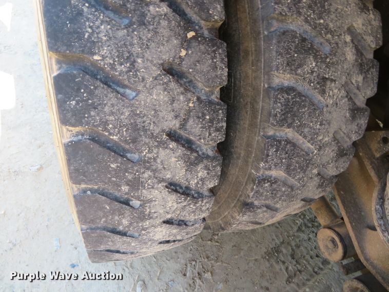 image for item DH0541 2006 Freightliner Business Class M2  digger derrick truck