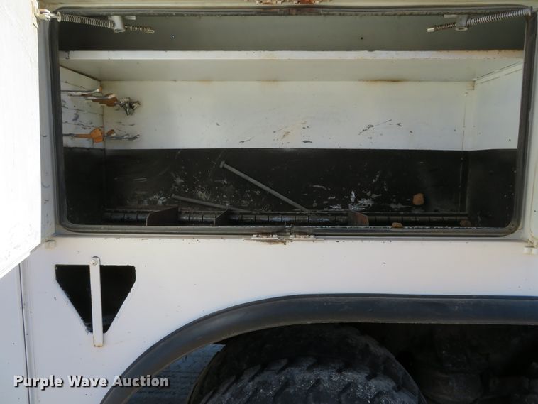 image for item DH0541 2006 Freightliner Business Class M2  digger derrick truck