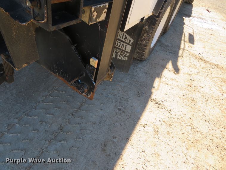 image for item DH0541 2006 Freightliner Business Class M2  digger derrick truck