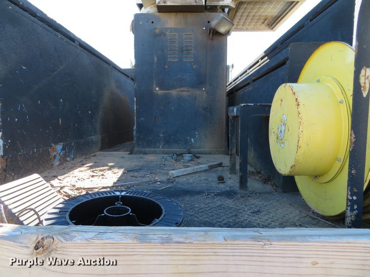 image for item DH0541 2006 Freightliner Business Class M2  digger derrick truck