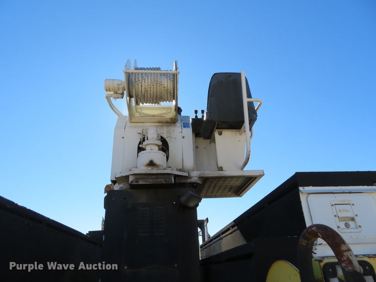 image for item DH0541 2006 Freightliner Business Class M2  digger derrick truck