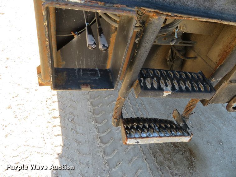 image for item DH0541 2006 Freightliner Business Class M2  digger derrick truck