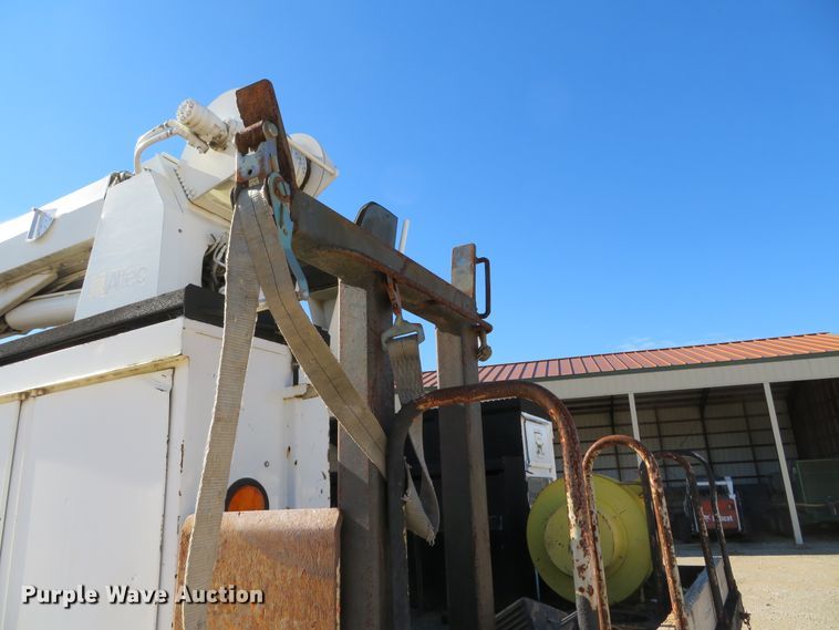 image for item DH0541 2006 Freightliner Business Class M2  digger derrick truck