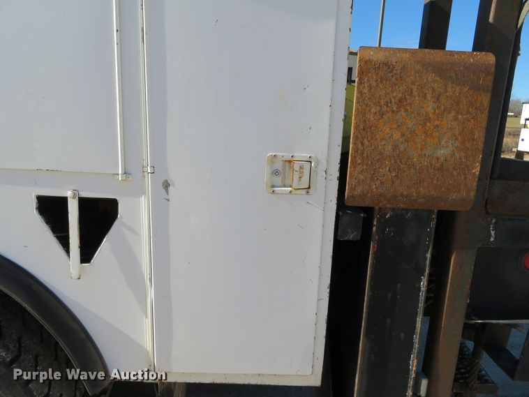 image for item DH0541 2006 Freightliner Business Class M2  digger derrick truck