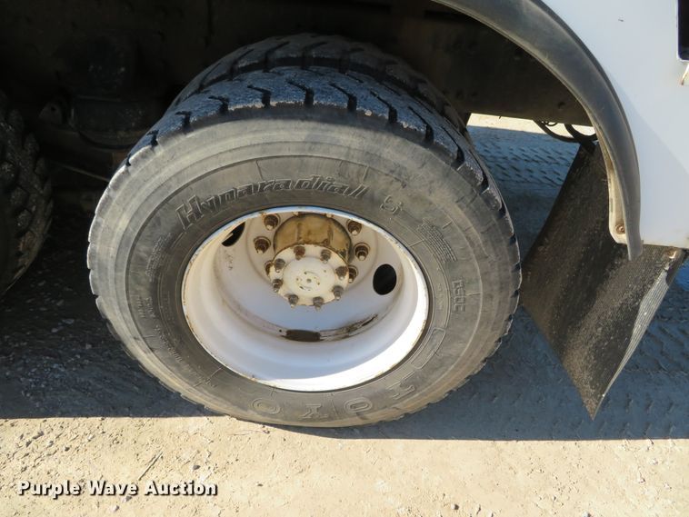 image for item DH0541 2006 Freightliner Business Class M2  digger derrick truck