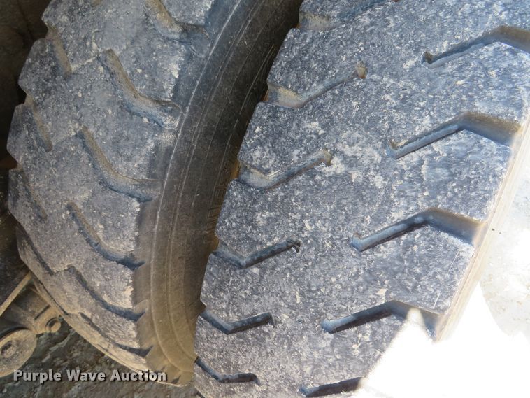 image for item DH0541 2006 Freightliner Business Class M2  digger derrick truck