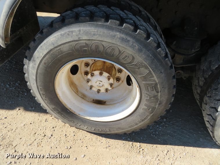 image for item DH0541 2006 Freightliner Business Class M2  digger derrick truck