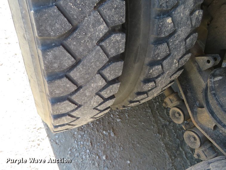 image for item DH0541 2006 Freightliner Business Class M2  digger derrick truck