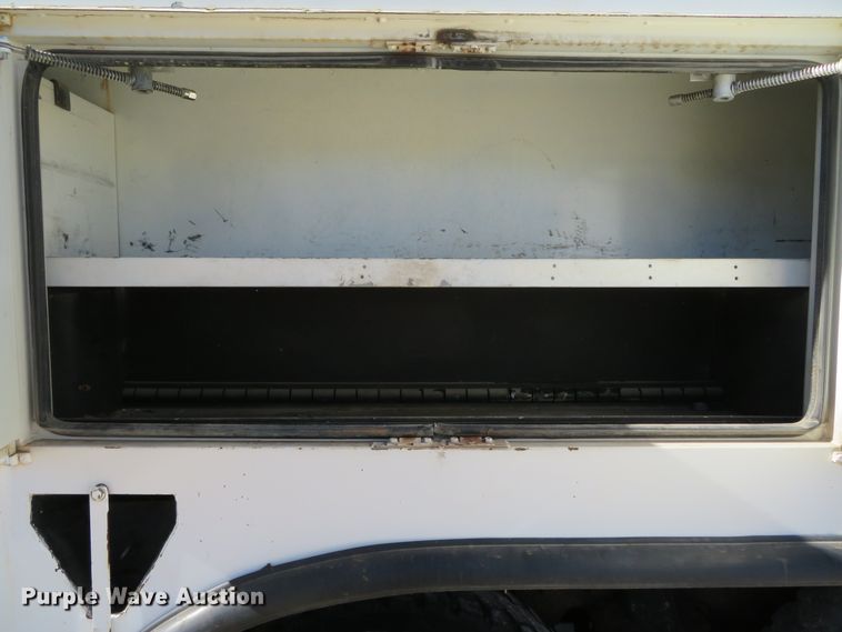 image for item DH0541 2006 Freightliner Business Class M2  digger derrick truck