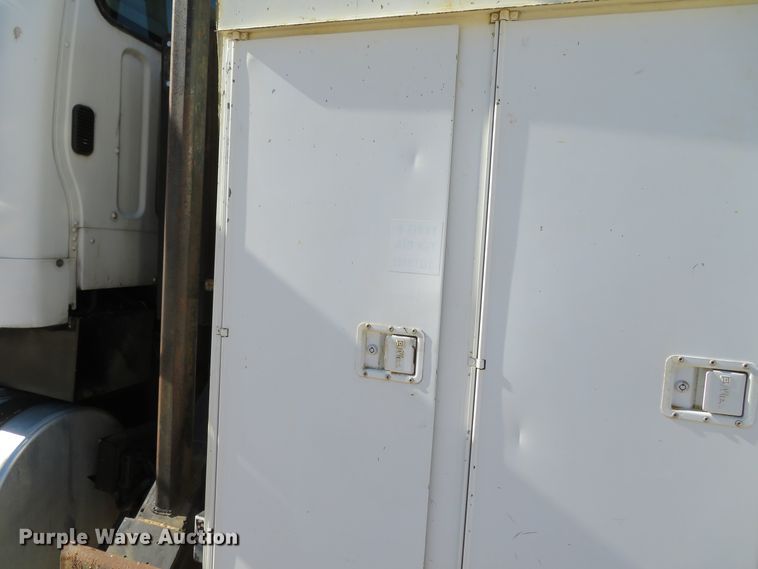 image for item DH0541 2006 Freightliner Business Class M2  digger derrick truck