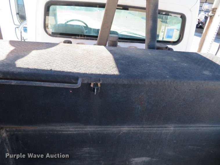 image for item DH0541 2006 Freightliner Business Class M2  digger derrick truck