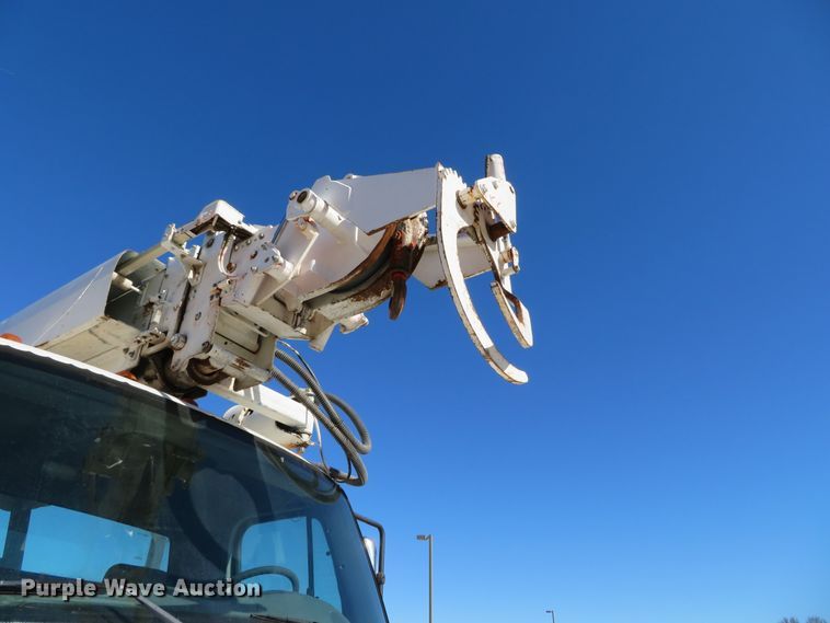 image for item DH0541 2006 Freightliner Business Class M2  digger derrick truck