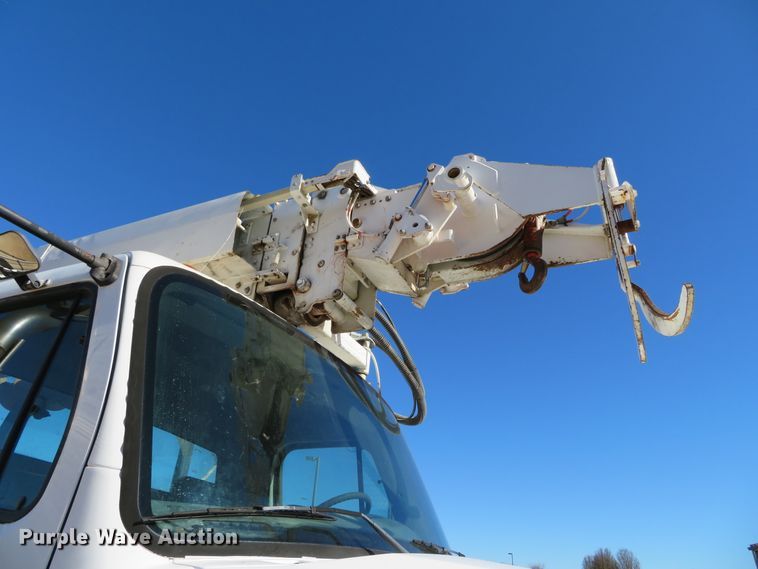 image for item DH0541 2006 Freightliner Business Class M2  digger derrick truck