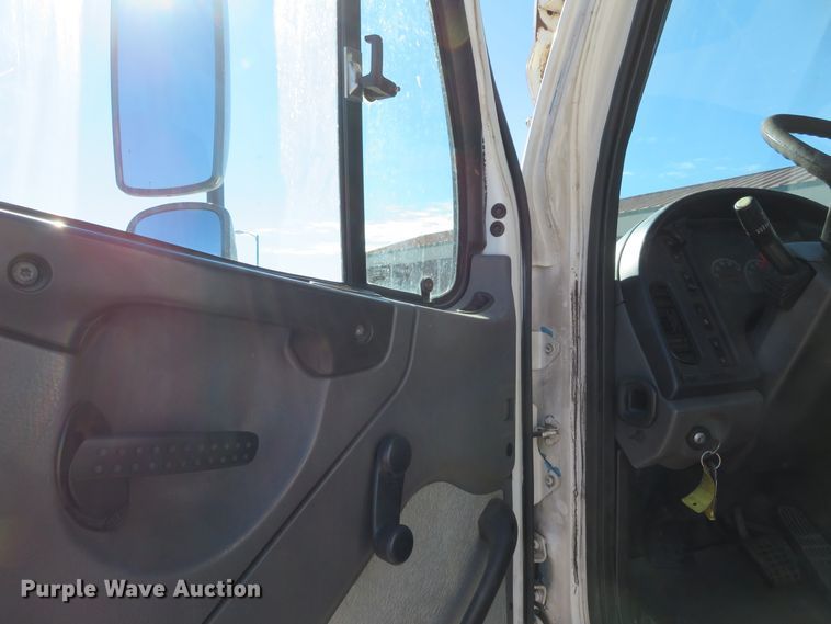 image for item DH0541 2006 Freightliner Business Class M2  digger derrick truck