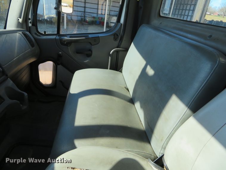 image for item DH0541 2006 Freightliner Business Class M2  digger derrick truck