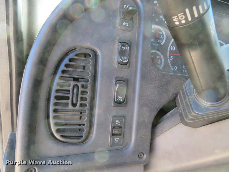 image for item DH0541 2006 Freightliner Business Class M2  digger derrick truck