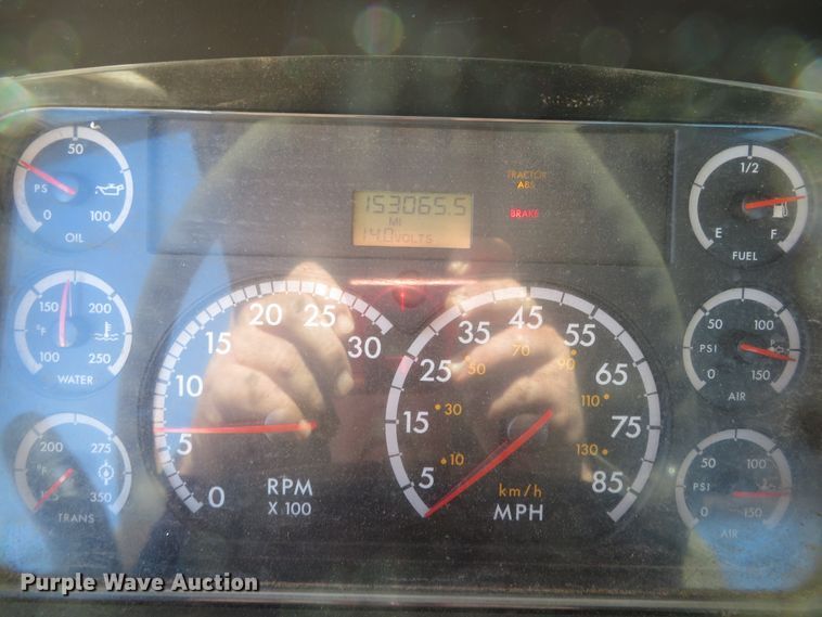 image for item DH0541 2006 Freightliner Business Class M2  digger derrick truck