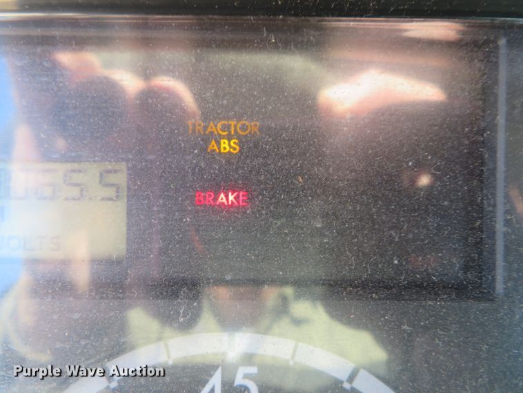 image for item DH0541 2006 Freightliner Business Class M2  digger derrick truck