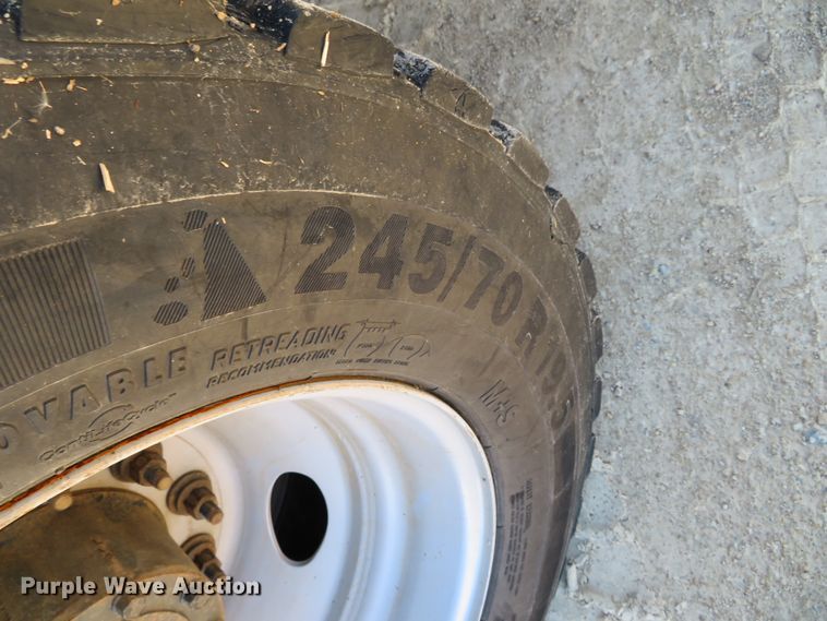 image for item DH0542 2015 Dodge Ram 5500  bucket truck