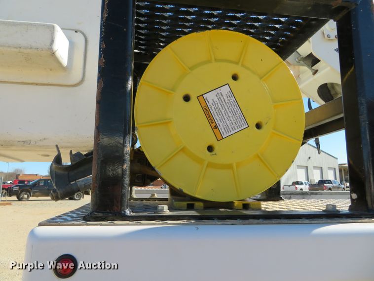 image for item DH0542 2015 Dodge Ram 5500  bucket truck