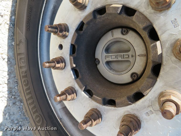 image for item DH0544 2013 Ford F550 Super Duty  bucket truck