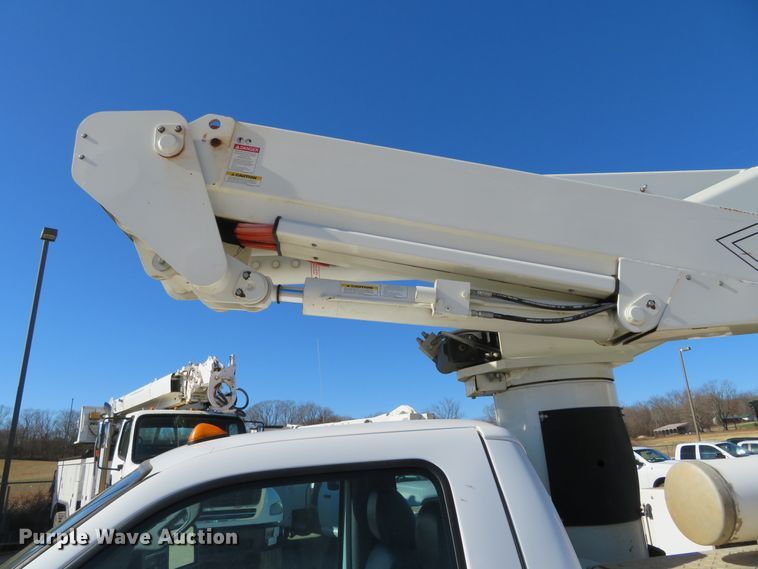 image for item DH0544 2013 Ford F550 Super Duty  bucket truck