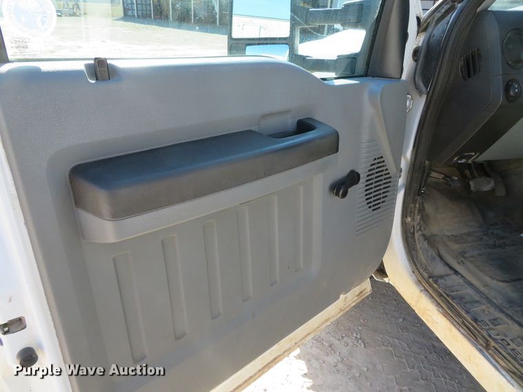 image for item DH0544 2013 Ford F550 Super Duty  bucket truck