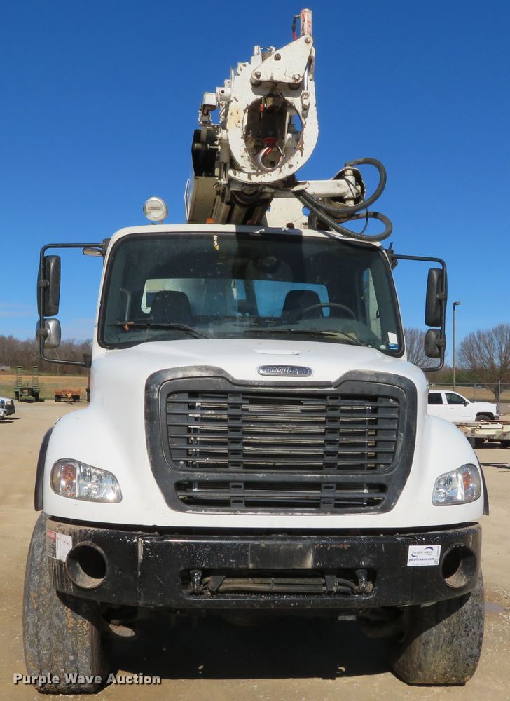 image for item DH0548 2004 Freightliner Business Class M2  digger derrick truck