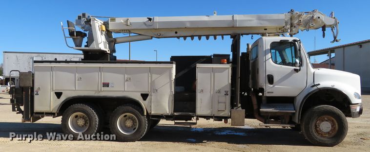 image for item DH0548 2004 Freightliner Business Class M2  digger derrick truck