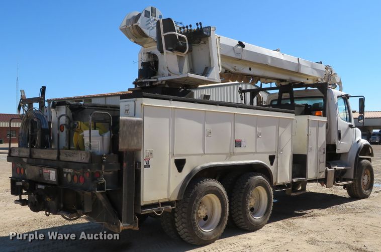 image for item DH0548 2004 Freightliner Business Class M2  digger derrick truck