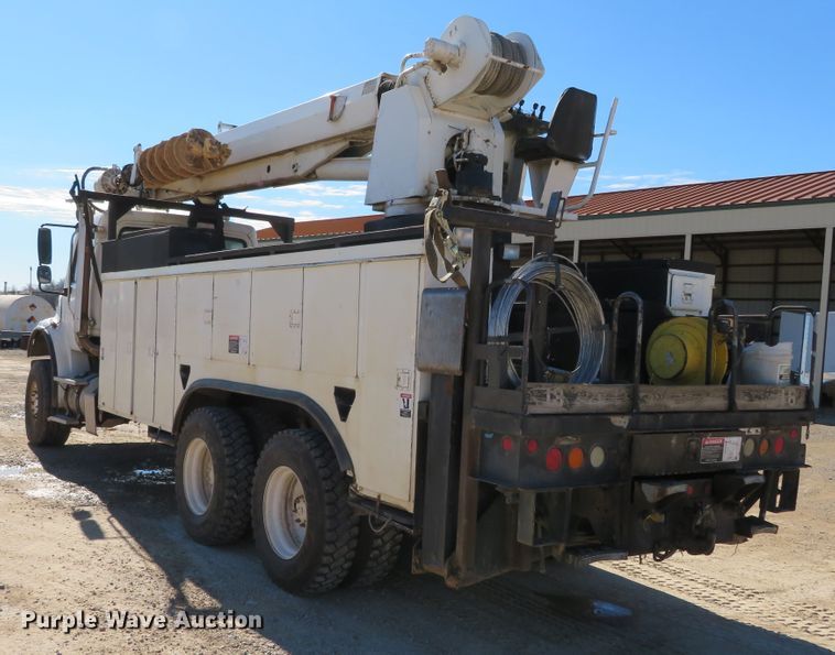 image for item DH0548 2004 Freightliner Business Class M2  digger derrick truck