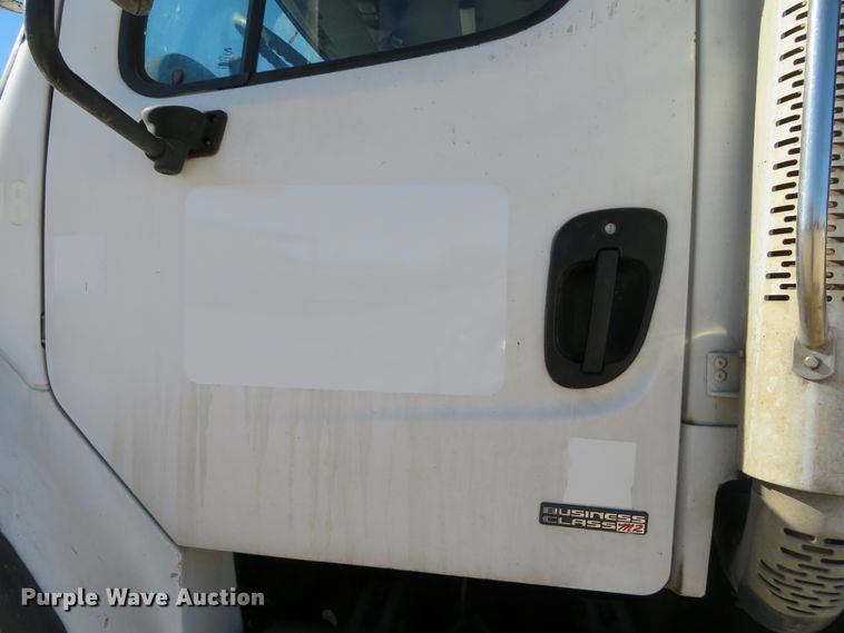 image for item DH0548 2004 Freightliner Business Class M2  digger derrick truck