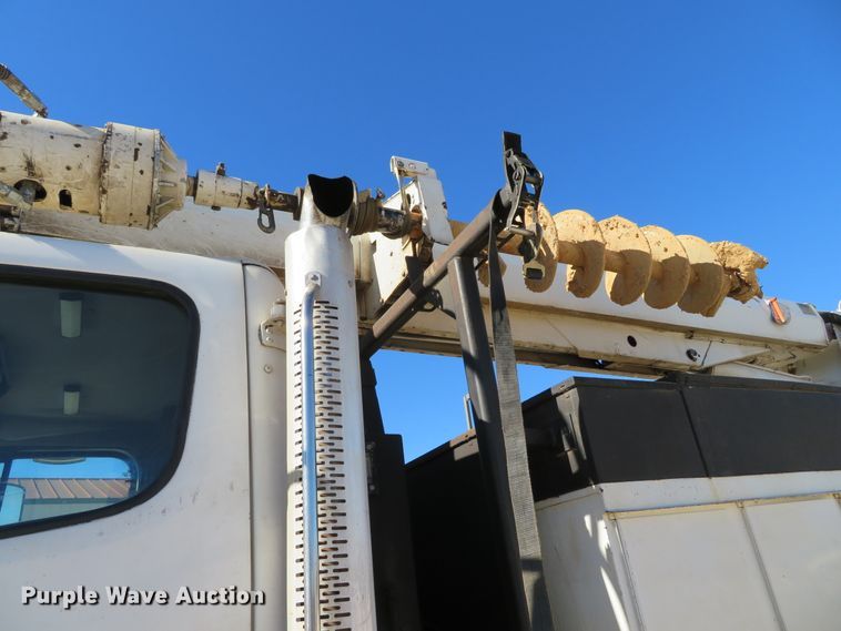 image for item DH0548 2004 Freightliner Business Class M2  digger derrick truck