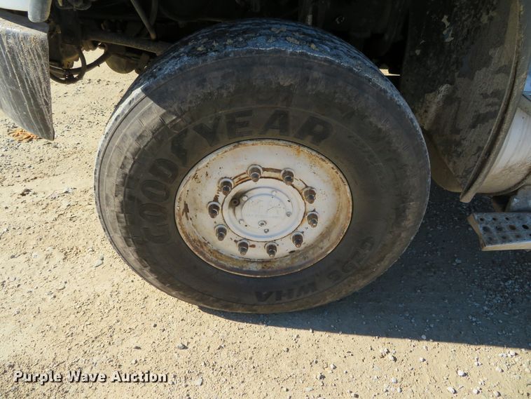 image for item DH0548 2004 Freightliner Business Class M2  digger derrick truck