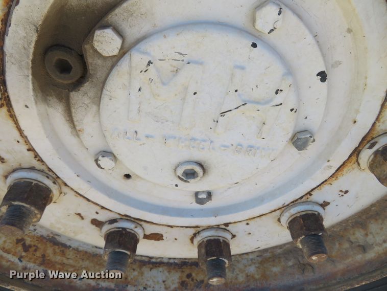 image for item DH0548 2004 Freightliner Business Class M2  digger derrick truck