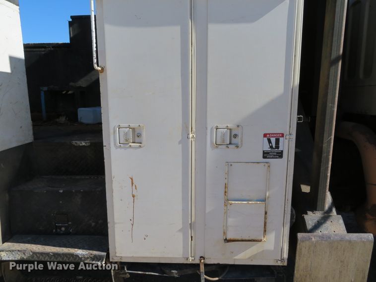 image for item DH0548 2004 Freightliner Business Class M2  digger derrick truck