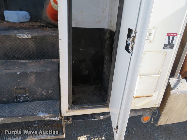 image for item DH0548 2004 Freightliner Business Class M2  digger derrick truck