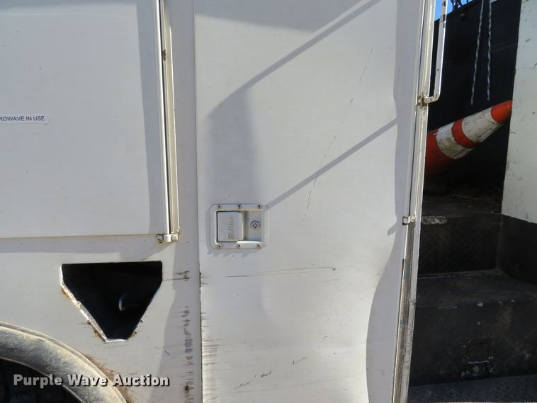 image for item DH0548 2004 Freightliner Business Class M2  digger derrick truck