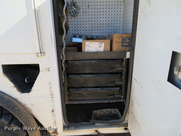 image for item DH0548 2004 Freightliner Business Class M2  digger derrick truck