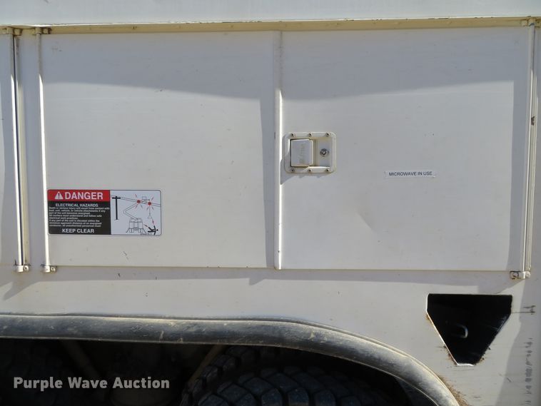 image for item DH0548 2004 Freightliner Business Class M2  digger derrick truck