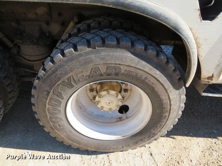 image for item DH0548 2004 Freightliner Business Class M2  digger derrick truck